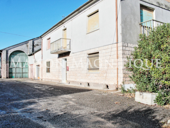Complesso residenziale con annesso frutteto