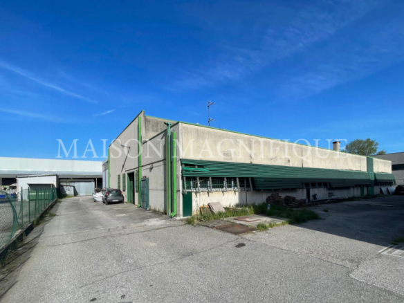 Complesso immobiliare di 5 capannoni in locazione – Rendimento annuo oltre 50.000€