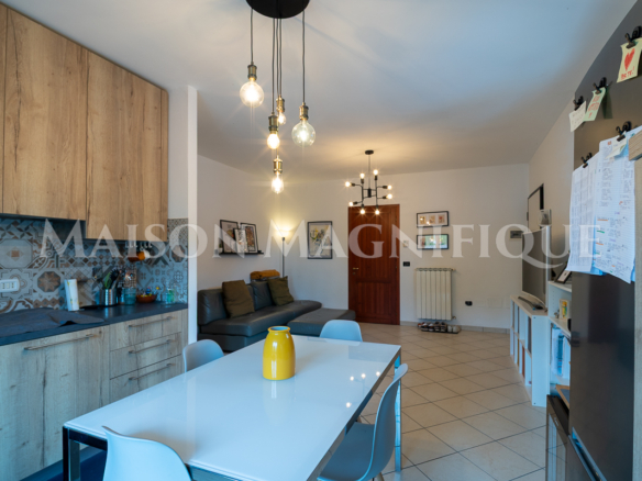 Moderno e luminoso appartamento con garage