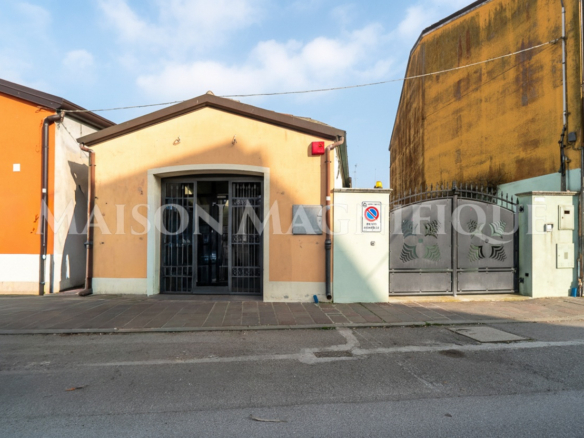 Locale commerciale in Vendita a Comacchio lo spazio Ideale per il Tuo Business