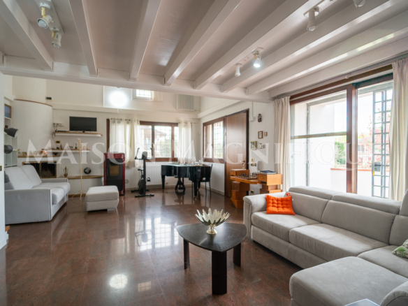 Villa Indipendente con ampio giardino