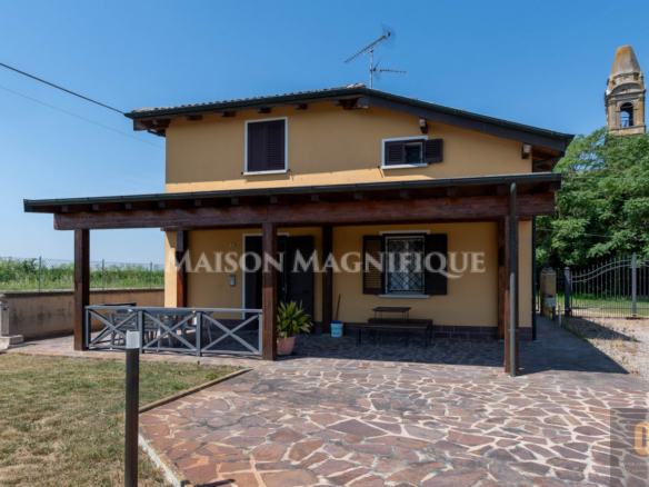 Villetta indipendente libera su 4 lati con giardino privato