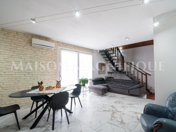 Villa indipendente bifamiliare con giardino