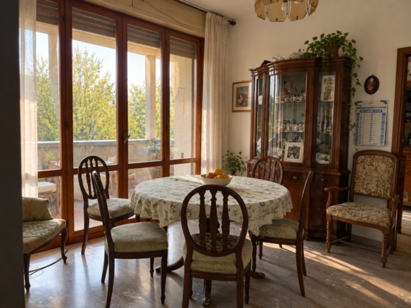 Appartamento quadrilocale con vista panoramica e garage